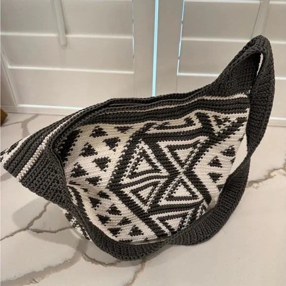 The Sak Black and White Geometric Shoulder Bag - Picture 6 of 8